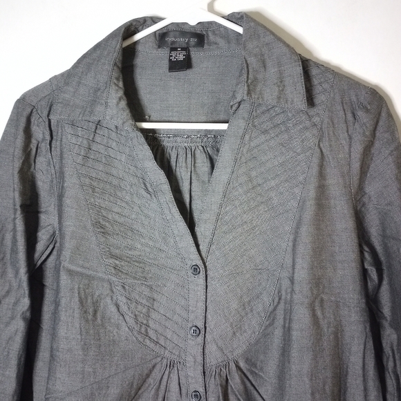 Industry 212 grey button up size medium - Picture 2 of 8